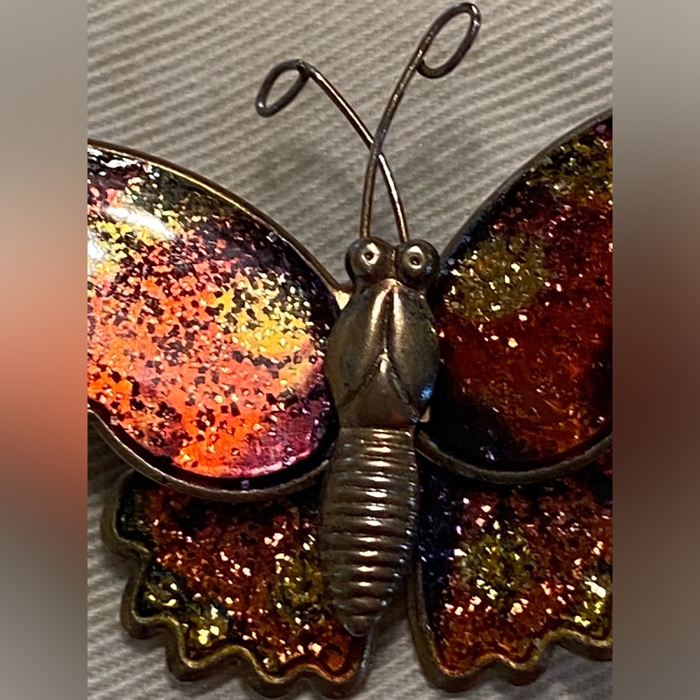 Vintage butterfly brooch gold glittering enameled 3-dimensional 1.25“ x 1.25“ - Picture 5 of 10